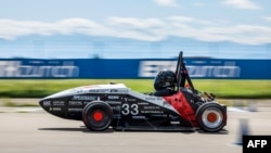 Mobil listrik "Mythen" menjalani uji coba di Bandara Dubendorf, Swiss, dalam foto yang dirilis oleh ETH Zurich pada 12 September 2023. (Foto: AFP/ETH Zurich)