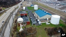 Kantor dari Badan Pengurus Air wilayah Aliquippa, Pennsylvania, dalam foto yang diambil pada 11 Desember 2023. Kantor tersebut merupakan salah satu organisasi yang terdampak oleh serangan siber dari peretas yang berafiliasi dengan Iran. (Foto: AP/Gene J Puskar)