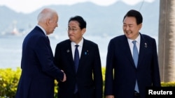 조 바이든 미국 대통령과 윤석열 한국 대통령, 후미오 기시다 일본 총리가 지난 5월 G7 정상회의가 열린 히로시마에서 회담했다.