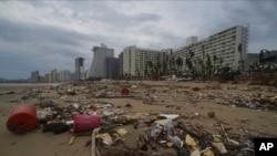 El paso de Otis dejó escombros regados en las playas de Acapulco. Foto del 25 de octubre de 2023.