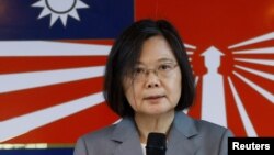 台灣總統蔡英文在金門島為守島烈士舉行的紀念儀式上講話。（2023年8月23日）