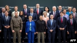 Околу 100 делегации, главно западни земји, присуствуваа на конференцијата во одморалиштето Бургенсток во Швајцарија, која беше наведена како прв чекор кон мирот.