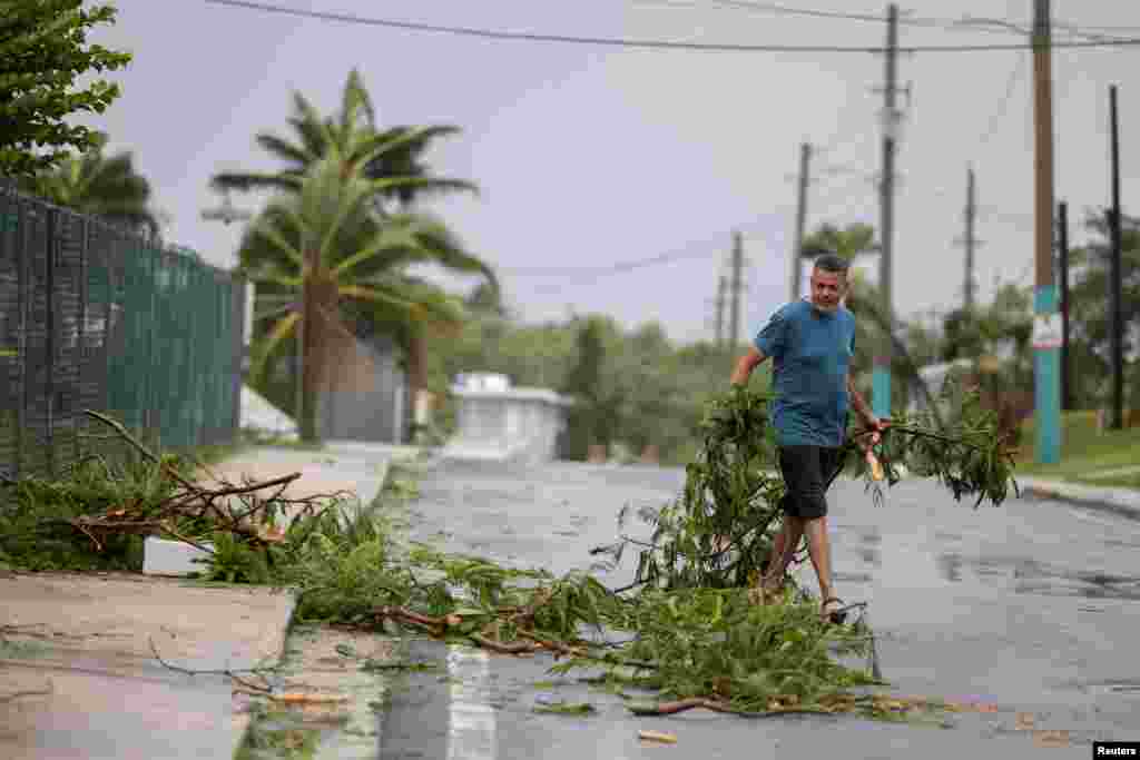 Ernesto es la quinta tormenta con nombre de la temporada en el Atlántico y se prevé que se acerque el sábado al territorio insular británico de las Bermudas, a unos 1.093 km al este de Carolina del Norte. Las precipitaciones comenzarían este jueves 15 de agosto, según el Centro Nacional de Huracanes de EEUU, con sede en Miami.