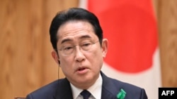 기시다 후미오 일본 총리가 관저에서 외신 기자 간담회를 열어 질문에 답하고 있다. (자료사진)
