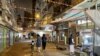 過百年歷史的香港傳統廟街夜市疫情後變得相當冷清。(美國之音湯惠芸)