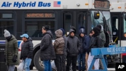 En Fotos | Bajas temperaturas complican las labores de Chicago para acoger a solicitantes de asilo