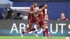 El venezolano José Salomón Rondón (23) celebra con sus compañeros tras anotar un gol de penalti. Crédito: Jessica Alcheh-USA TODAY Sports