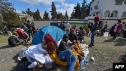 Le chef de la diplomatie tunisienne a cherché à "rassurer" les migrants d'Afrique subsaharienne le 27 février, dans une interview à l'AFP quelques jours après que les propos du président Kais Saied ont suscité des accusations de racisme.