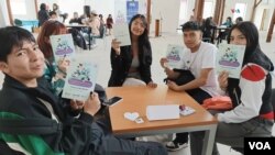 Animados por su interés por la ciencia y la tecnología, estudiantes ecuatorianos escucharon y debatieron con científicas sobre los retos en la ciencia y la tecnología en aras de una mayor inclusión de género.