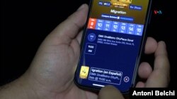 La aplicación es capaz de sincronizar el audio original en inglés con el sistema para que el espectador pueda ver la película doblada al español en un cine de Estados Unidos.