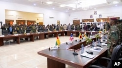 Mawaziri wa Ulinzi kutoka mataifa wanachama wa ECOWAS isipokuwa wale kutoka Mali, Burkina Faso, Chad, Guinea na Niger wakiwa kwenye mkutano wa Ghana, Januari 28, 2024.