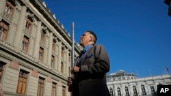Nacido en Chile y adoptado en EEUU, el marino Jimmy Thyden González comparece ante la Corte Suprema después de presentar una denuncia penal contra el gobierno chileno por sustracción de menores. En Chile, el lunes 1 de julio de 2024.