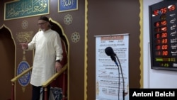 El hombre, nacido en Puerto Rico, sigue estrictamente la doctrina de la religión islámica, especialmente durante la época del Ramadán.