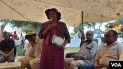 Obemele umphathintambo obona ngezenthuthuko lokunye ukhuluma ngesikhathi uzulu esethulelwa umtshina wokugebha amazi ngusomabhizimusi ePlumtree.