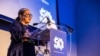 Olimpia Montoya recibe el Premio WOLA de Derechos Humanos 2024 durante la ceremonia del 50 aniversario de la organización en Washington el 9 de mayo.