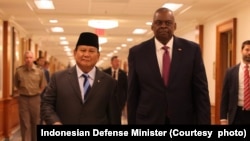 Menteri Pertahanan Prabowo Subianto dan Menteri Pertahanan AS Lloyd Austin di Pentagon, sebelum memulai pembicaraan bilateral, Kamis, 24 Agustus 2023. (Foto Indonesian Defense Minister)