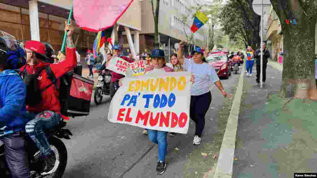 Desde el monumento, salieron aproximadamente a las 9:30 de la mañana (hora local), para dirigirse hacia la Plaza de Bolívar. 