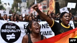 Wanaharakati nchini Kenya wakiadhimisha siku ya Kimataifa ya Kuutokomeza umaskini huko Nairobi, tarehe 17 Januari 2020. Picha na TONY KARUMBA / AFP