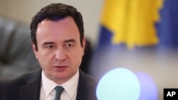 На 14 септември имаше јасно позиционирање на посредникот против Косово. Тие поминаа долг пат во нападот на иднината на Косово, рече Курти на брифинг со новинарите во Приштина