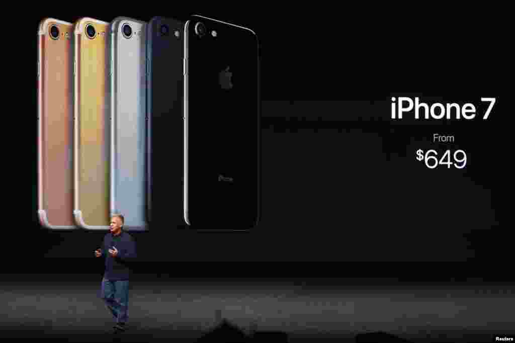 En 2016, salió al mercado el iPhone 7. En ese momento, a contaba con una amplia fanaticada alrededor del mundo En muchas partes, se hicieron largas filas para poder ser los primeros en tener el nuevo modelo. Se caracterizó por el rediseño de las líneas traseras de las antenas y de sus antenas y de su cámara.