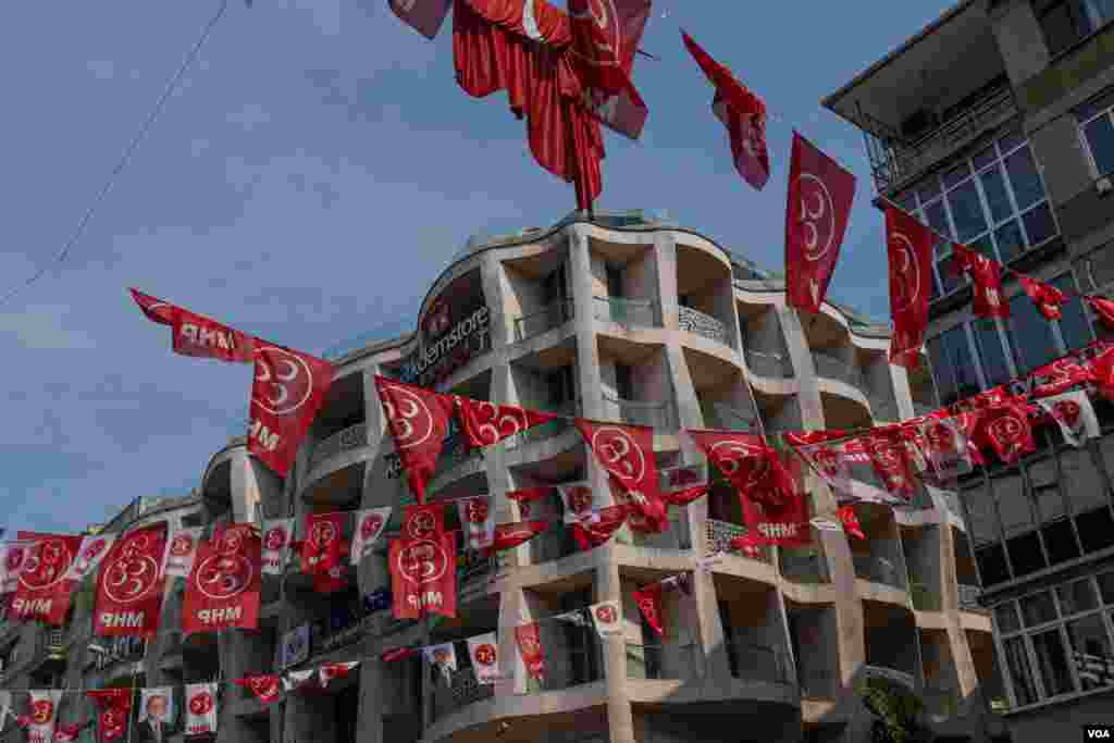 If no presidential candidate reaches 50% of the vote, there will be a runoff election that will take place on May 28. Istanbul, on May 8, 2023. (Yan Boechat/VOA)