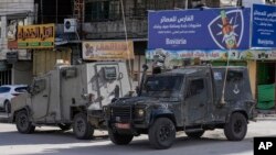 Machin blende lame Izrayelyen nan pandan yon operasyon milite nan kan refije Balata a nan Sisjodani, 21 Nov. 2023.