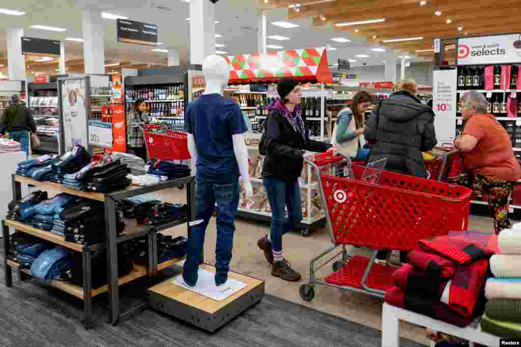Además de los viajes, muchos esperan la celebración de Acción de Gracias para hacer compras en el tradicional Black Friday, que se ha extendido a países de toda la región. 