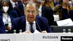 Американскиот државен секретар Ентони Блинкен замина синоќа по завршувањето на неформалната министерска вечера без воопшто да биде на исто место со Сергеј Лавров кој, пак, слета подоцна во вечерта