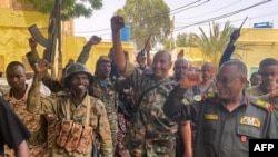 Mkuu wa jeshi la Sudan Abdel Fattah al-Burhan akiwa pamoja na wanajeshi wake mjini Khartoum. May 30, 2023,