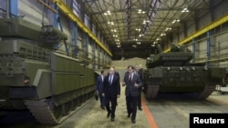 Ռուսաստանի նախագահ Պուտինն այցելել է Նիժնի Տագիլում գտնվող «Ուրալվագոնզավոդ» ռազմաարդյունաբերական գործարանը, 11/25/2015թ.