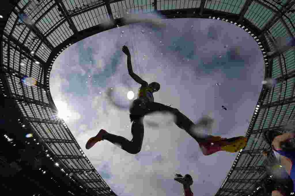 Cara Feain-Ryan of Australia competes in a heat of the women's 3,000-meter steeplechase at the 2024 Summer Olympics in Saint-Denis, France.