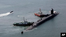 ILUSTRASI - Kapal selam bertenaga nuklir USS Michigan mendekati pangkalan angkatan laut di Busan, Korea Selatan, Jumat 16 Juni 2023. (Gang Duck-chul/Yonhap via AP)
