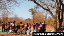 Bafolela ukudla kwabantwana olwethula lugatsha lwe USAID