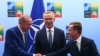 Украинскиот претседател Зеленски вели дека НАТО не изгледа подготвен да ја покани Украина