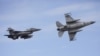 Літаки F-16 в Румунії, де розпочав роботу Європейський навчальний центр, в якому передбачене тренування також українських авіаторів. 13 листопада 2023 р.