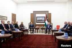 US Secretary of State Antony Blinken meets with Palestinian President Mahmoud Abbas, at the Muqata in Ramallah in the Israeli-occupied West Bank, Nov. 5, 2023. (Reuters/Jonathan Ernst/Pool)