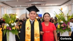 Ricky Pineda, médico proveniente de la comunidad indígena mayagna Amak.