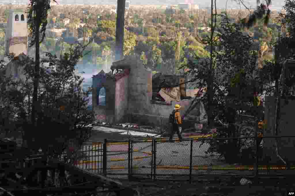 "Tuvimos algunas tormentas eléctricas que simplemente nos trajeron corrientes descendentes, eso es un problema", dijo Christopher Young, portavoz del Departamento de Silvicultura y Protección contra Incendios de California, o Cal Fire. "Los rayos son un factor que nos preocupa".