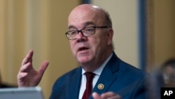 资料图片：美国马萨诸塞州众议员吉姆·麦戈文(Jim McGovern)在华盛顿国会大厦。(2024年6月11日)