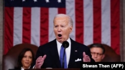Presiden AS Joe Biden menyampaikan pidato kenegaraan di House Chamber of the US Capitol di Washington, DC, 7 Maret 2024. (Foto: Shwan Then/AFP)