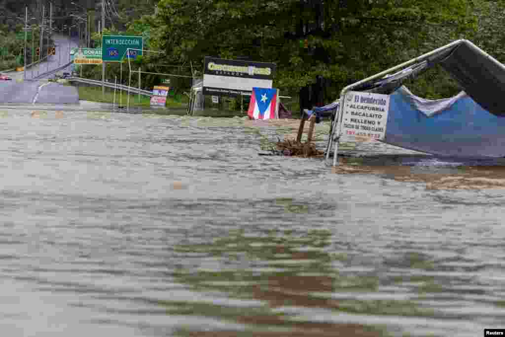 Cientos de miles de hogares y empresas se quedaron sin servicio eléctrico luego del paso del huracán Ernesto por las islas Vírgenes y Puerto Rico. 