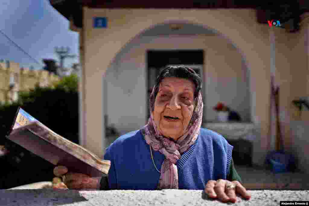 Carmela regresó a Sderot hace apenas cinco días. Tiene miedo y reza por todos y para que los rehenes israelíes vuelvan a casa.