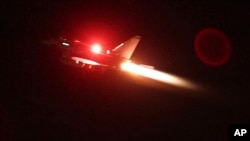 Dalam foto yang dirilis oleh Kementerian Pertahanan Inggris yang diambil pada 11 Januari 2024, menunjukkan sebuah pesawat RAF Typhoon lepas landas dari RAF Akrotiri di Siprus, untuk misi menyerang sasaran di Yaman. (Foto: Sersan Lee Goddard, Kemenhan Inggris via AP)