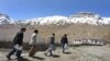 གར་ཞ་དང་སྤྱི་ཏིའི་ཕྱོཊ་སུ་ཁ་ཆར་བབས་ཏེ་དགུན་གྱི་གྲང་ངད་ལྡང་། 