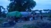 ကန့်ဘလူခရိုင်က ကျေးရွာနှစ်ရွာကို စစ်ကောင်စီတပ်က မီးရှို့ဖျက်ဆီးလို့ တိမ်းရှောင်နေရတဲ့ စစ်ရှောင်များ (ပုံ−ကျွန်းလှတက်ကြွလှုပ်ရှားသူများအဖွဲ့)