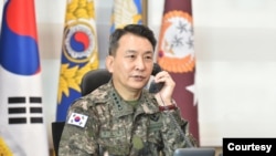 김승겸 한국 합참의장이 지난 5일 마크 밀리 미 합참의장과 통화하고 있다. (자료사진=한국 국방부)