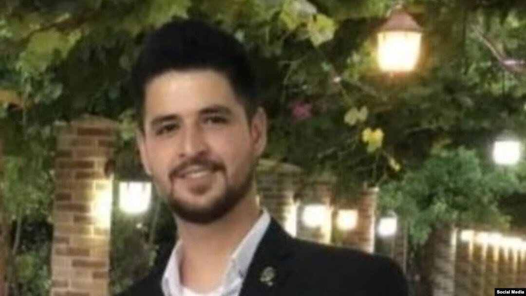 محمد قبادلو، یکی از معترضان بازداشت‌شده اعتراضات سراسری ۱۴۰۱ که به اعدام محکوم شده است.