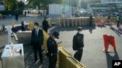 중국 공안이 베이징 시내를 경비하고 있다. (자료사진)