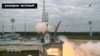 
En esta foto distribuida por Roscosmos, se ve al cohete Soyuz-2.1b despegar desde el Cosmódromo de Vostochny, Rusia, el viernes 11 de agosto de 2023, llevando como carga el módulo Luna-25.
