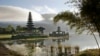 Matahari pagi menyinari Pura Ulun Danu Bratan, yang dibangun di pulau-pulau kecil di Danau Bratan, dekat Desa Candikuning di Bali Tengah. (Foto: REUTERS/Bob Strong)